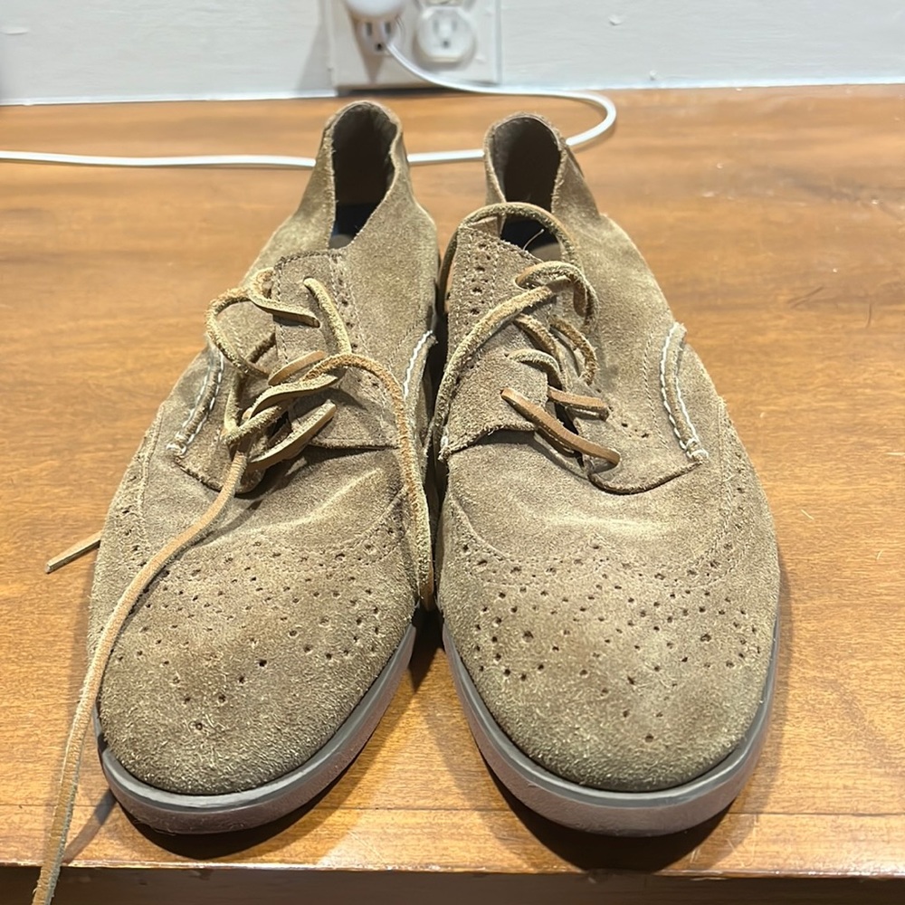 Sherry Top Sider for men. Soft suede wingtip shoe. Size 10
